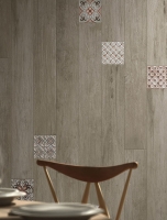 Polis Slowood Falburkolatok